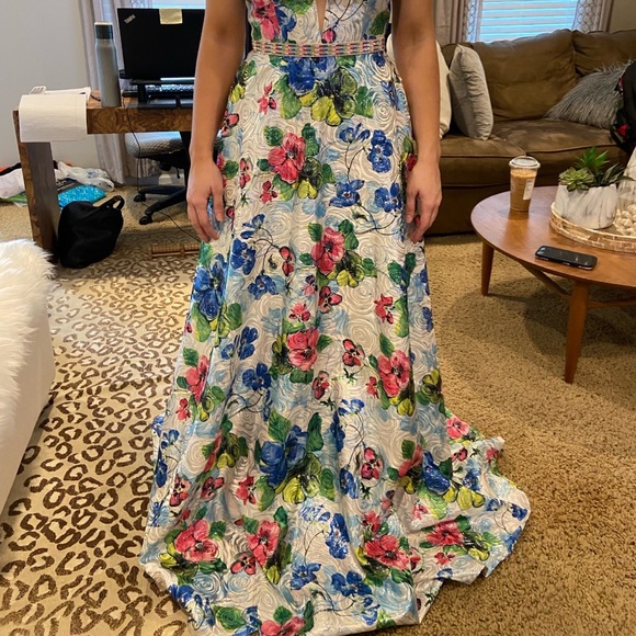 JOHNATHAN KAYNE COLLECTION 8041. Prom dress - Picture 2 of 3